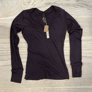 NWT SKIMS Women's Long Sleeve V-Neck Top - Phoenix